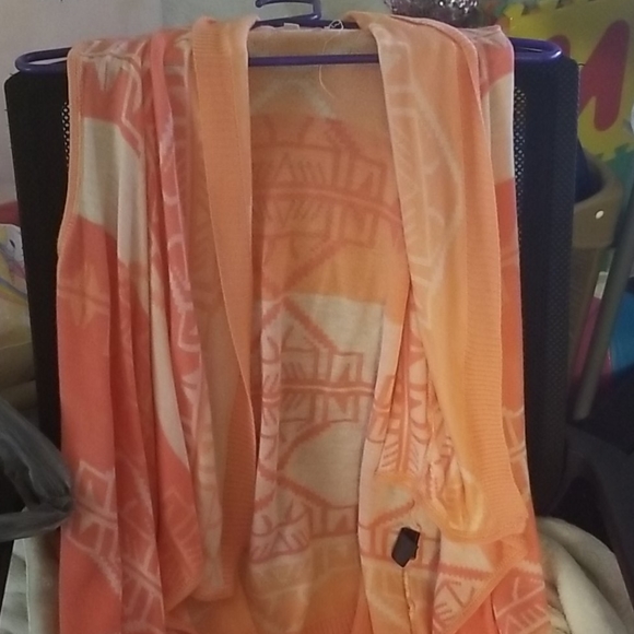 Sleeveless poncho - Picture 2 of 3